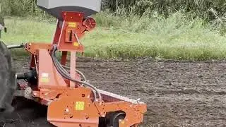 Rototerra Joper de 2,5 mt. equipada com semeador cereal 8 linhas
