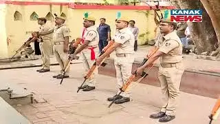 Guard Of Honour Given To Legendary Poet Jayanta Mahapatra In Cuttack