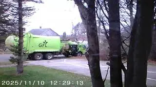 Automated GFL Side Loader Garbage Truck Collecting Garbage