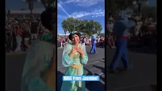 ❤️Hugs From Jasmine! #disney #princess #disneyworld #shorts #hugs #shortvideo #hero #themepark #fyp
