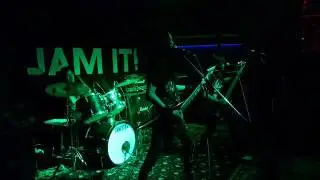 NEVER REVERSE - Fuckin' War (live at j-one bar)