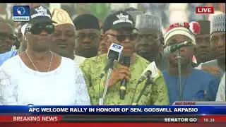 Sen Akpabio Officially Defects To Ruling All Progressive Congress (APC)