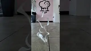 The Amazing Paper Legs WANTS THAT CRUMBL
