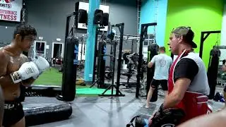 Tyrone Spong back in the gym cracking pads with Henri Hooft in 2020