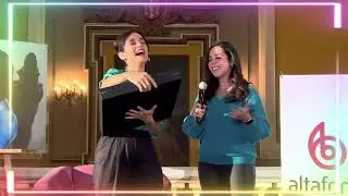 JULIETA VENEGAS RECIBE BOTÓN DORADO DE YOUTUBE POR 1 MILLÓN DE SUSCRIPTORES EN CONFERENCIA DE PRENSA