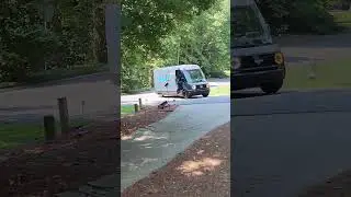The new Amazon Delivery Van by Rivian Custom Electric EV Cargo Vans 2023 READ DESCRIPTION