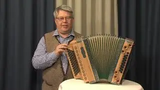 Harmonika-Vorstellung: Novak PRIMUS Kernbuche/grün