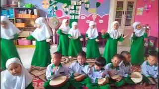 Anak anak TK alkausar kendari lagi belajar musik qasidah