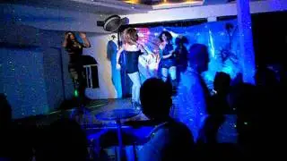 drag queen show en Blue Chairs, Puerto Vallarta 9-2011 (dirty bitches show)