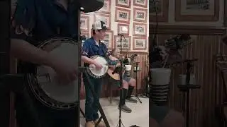 Shuckin' the 🌽 #music #banjo #banjomusic #banjos #livemusic #banjosongs