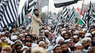 Pakistan protesters extend deadline demanding Imran Khan&rsquo;s resignation