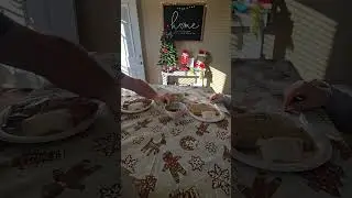 🎄Vlogmas Day 21 - Building Gingerbread Houses & Advent Calendars - #christmas #shorts #shortvideo