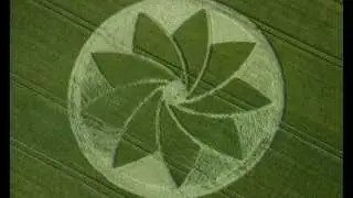 Crop circles 2013: Hoden, Evesham, Worcestershire, UK - 13 July 2013