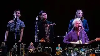 Paul Simon - Diamonds on the soles of her shoes & You can call me Al in Amsterdam Ziggo Dome
