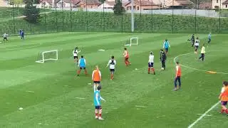 Lyon women's team training with the Lyon U17 men's team. 🔴🔵