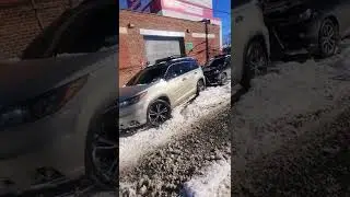 toyota highlander in snow