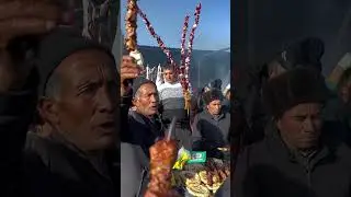 Hearty Xinjiang-style grilled lamb skewers