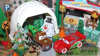 Tomica Disney Cars 2024 Advent Calendar - Exclusive Holiday Lightning McQueen & Christmas Mater