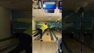 Закрутил шар в боулинге 🔥🎳