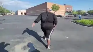 EDP waddles away after asking for a cupcake (caught in 4k)