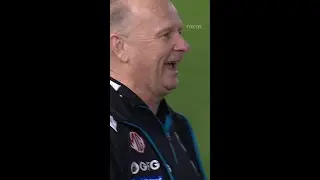 Can anyone translate what Coach Hinkley is saying? 😯