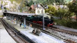 Modellbahn Spur N Holztransport mit BR 64
