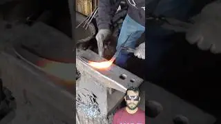 The process of making a sickle in a 70-year-old Korean blacksmith shop. #shorts #blacksmith