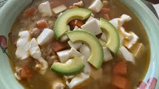 Chismeando y cocinando: Caldo Tlalpeño