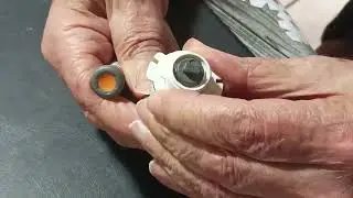 D&eacute;montage d'un barillet de serrure de camping-car et de caravane.