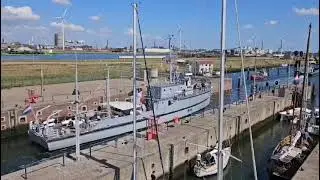 Verlaten de zeesluis in IJmuiden.