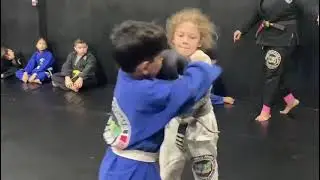 Sensei André Tozoni/Julia Tozoni SYONJIUJITSU. Defesa pessoal infantil #equipesyonjiujitsu #syonbjj