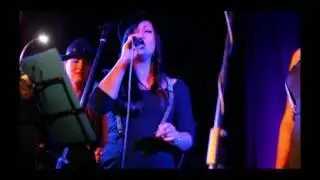 Nardia sings 