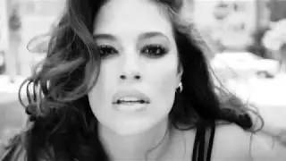 Ashley Graham Flexing