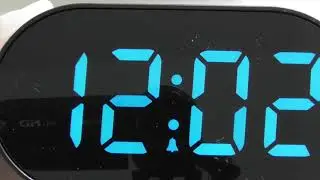 Digital LED Alarm Clock with Adjustable Brightness Dimmer and Alarm Volume by Pulmeet REVIEW