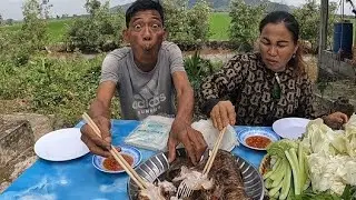 Tư Cà Khịa Có Được Con Cá Khủng Đem Nướng Cuốn Bánh Tráng Ăn Cùng Tư Ú Nu Quá Vui