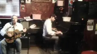 john powers does last open mic act at Banjo Jims.MOV