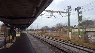 SJ Regionalt&aring;g Uppsalapendeln Passerar F&ouml;rbi Rosersberg P&aring; V&auml;g Mot Stockholm Central Station