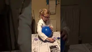 Floaty Ghosts Experiment using Static Electricity!
