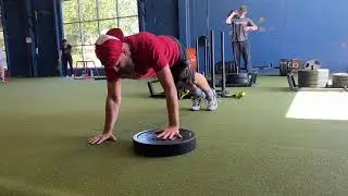 Alt Plate Push-Ups