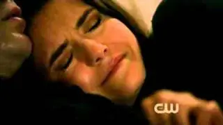 The Vampire Diaries 2x22 Elena pociesza i całuje Damona (końcowa scena)