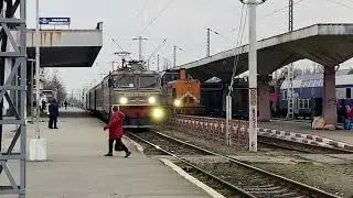 EA 302 (Depoul Bucuresti Calatori) cu IR 1836 (Cluj Napoca - Bucuresti Nord) pleaca din gara Craiova