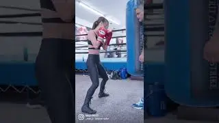Girl boxing #femaleboxing #womenboxing #girlsboxing #boxingtraining #boxinggirl#boxing #boxinggirls