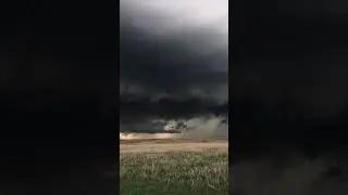 Ominous looking storm and major league wind bag in Kansas.