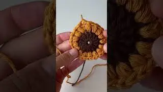 Sunflower granny square 🌻 full tutorial on my channel 🤗 #crochet #crochetpattern #diy