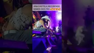 ana castela recebendo mimos dos f&atilde;s cariocas