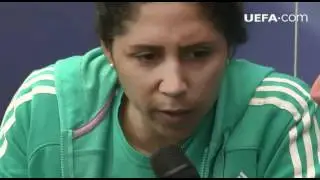 Steffi Jones hangs out with UEFA.com