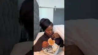 Прячу еду от мужа под одеялом, чтобы посмотреть на его реакцию 😂 #шорты
