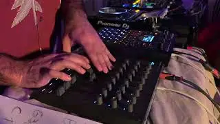 Casa Violeta  Sample live set SP404 (Techno?)