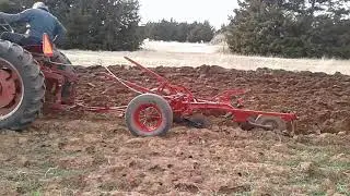 How the Little Genius trip plow works.