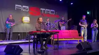 Caught in The Middle - S&aelig;heimr (Live at R&oslash;stad Scene)